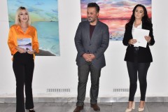 Ekspozitë personale Emira Rexhepi e titulluar “Ndërmjet Agut dhe Muzut” 2022